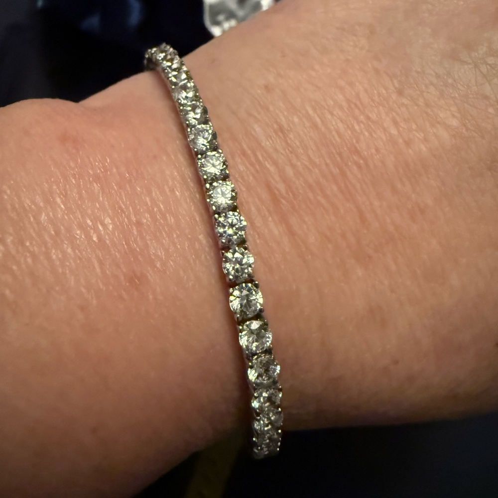 New Crystal Tennis Bracelet - Sparkling Clear Stones
Genuine Austrian Crystal - Picture 3 of 3